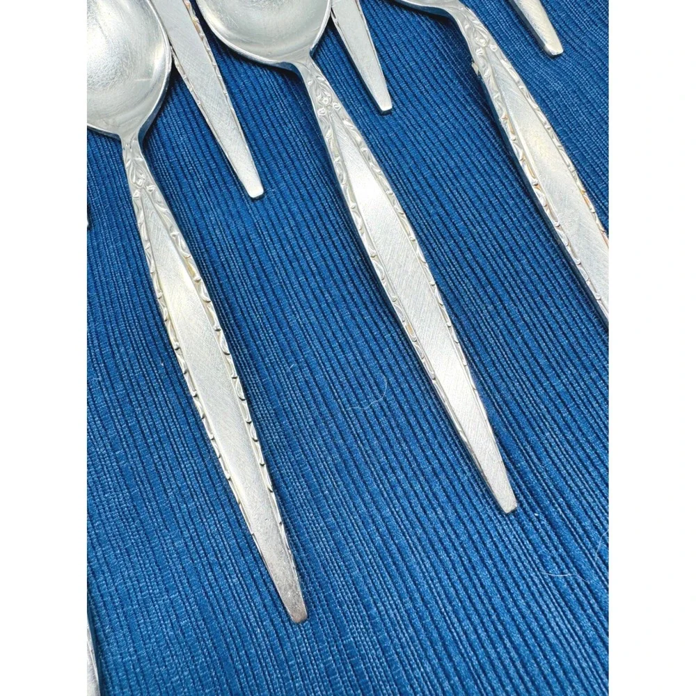 Oneida Community Venetia Teaspoons Silver Set of 12 Stainless Flatware